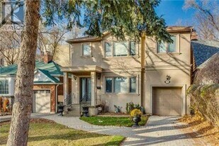 72 Fairleigh Crescent in Toronto, ON - Building Photo