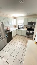 78 Brushwood Dr in Shirley, NY - Building Photo - Building Photo