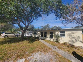 9319 91st Terrace in Seminole, FL - Building Photo