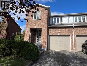 125 Hopewell Rd in Oakville, ON - Building Photo - Building Photo