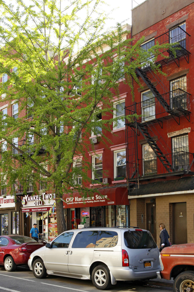 120 Avenue C in New York, NY - Foto de edificio - Building Photo