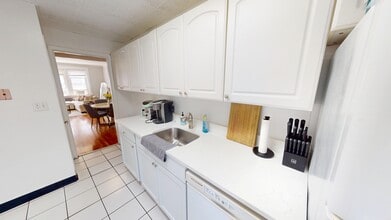 46 Longwood Ave, Unit 2 in Brookline, MA - Building Photo - Building Photo