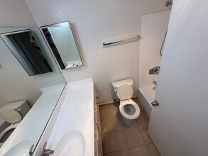 15020 Burbank Blvd in Los Angeles, CA - Building Photo - Building Photo