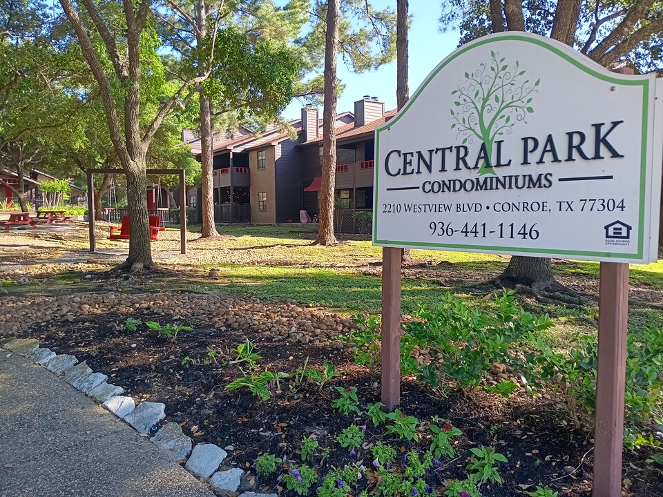 Central Park Condos in Conroe, TX - Building Photo