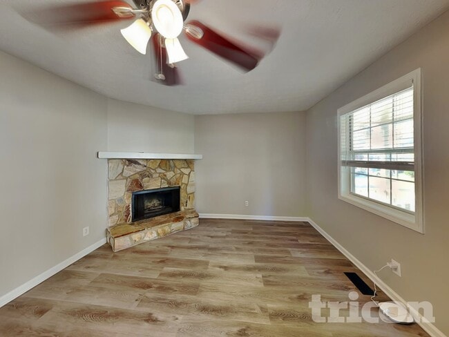 3721 Cherokee Overlook Dr in Canton, GA - Building Photo - Building Photo