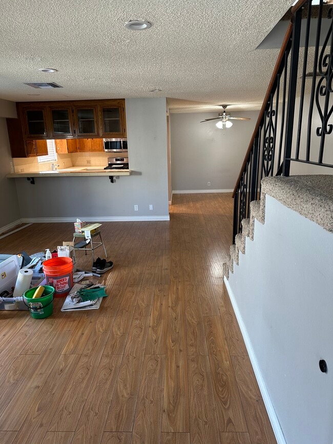 17632 Los Alimos St in Granada Hills, CA - Building Photo - Building Photo