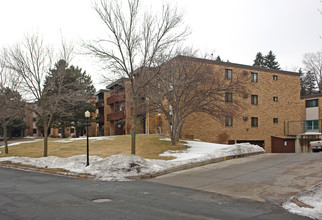 Parkview Terrace in Roseville, MN - Building Photo - Building Photo