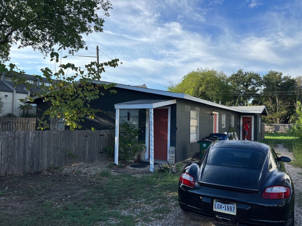 607 Nelray Blvd in Austin, TX - Building Photo