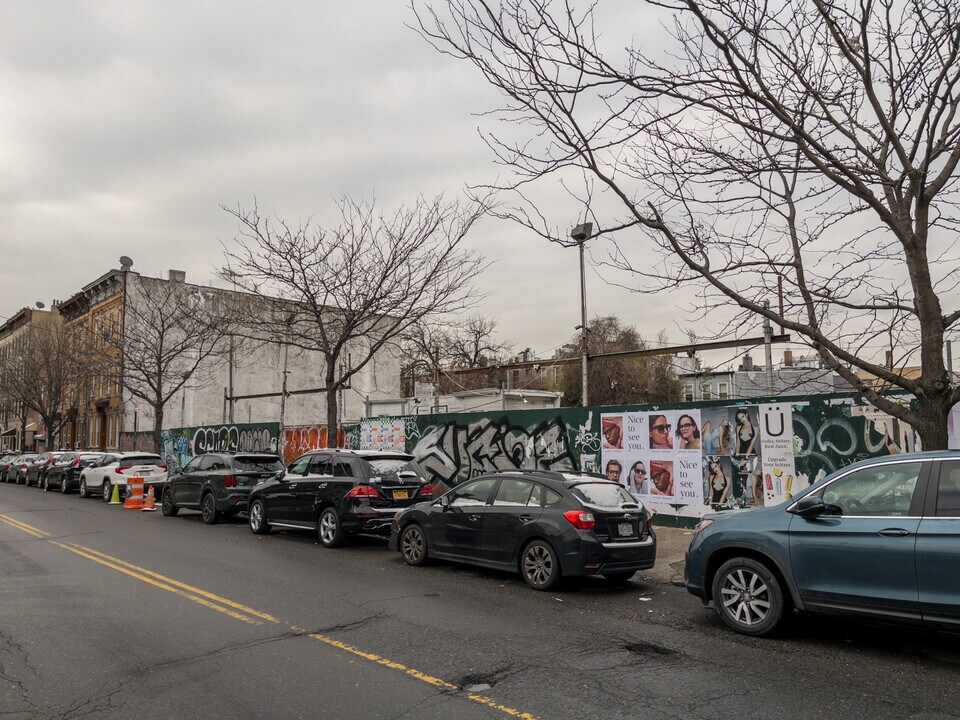 1601 DeKalb Ave in Brooklyn, NY - Building Photo