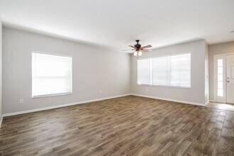 11108 Newbridge Dr in Riverview, FL - Building Photo - Building Photo