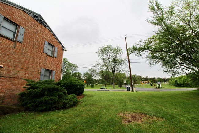 300 S Dogwood Dr in Harrisonburg, VA - Building Photo - Building Photo