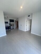 110 NW 14th Ave, Unit B5 in Dania Beach, FL - Building Photo