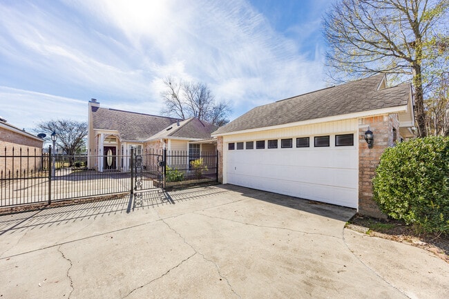 13422 S Fairview Ave