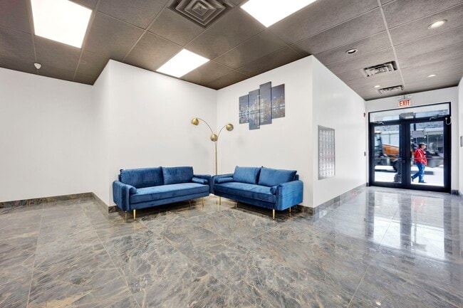 4350 W Lawrence Ave in Chicago, IL - Foto de edificio - Building Photo