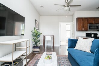 1016 18th Ave S in Nashville, TN - Foto de edificio - Building Photo