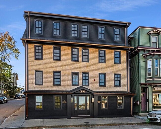 319 Main St in East Greenwich, RI - Building Photo - Building Photo