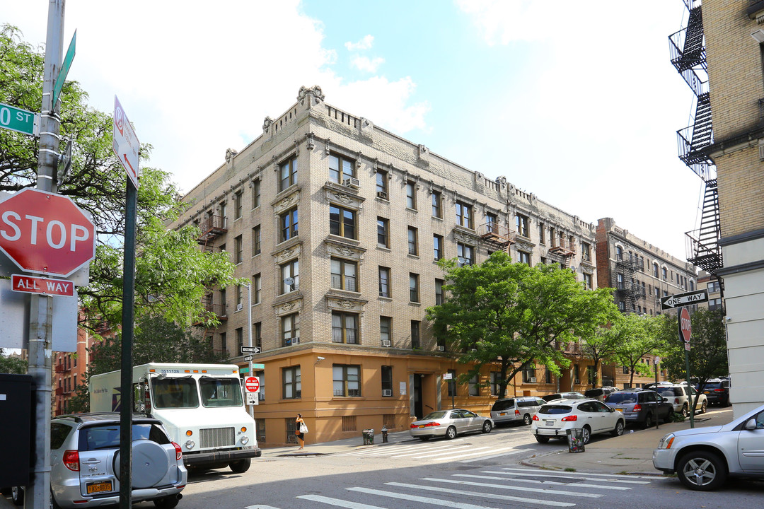 823-825 W 180th St in New York, NY - Building Photo