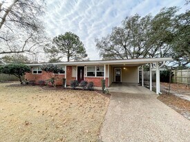 226 Staff Dr NE in Fort Walton Beach, FL - Building Photo