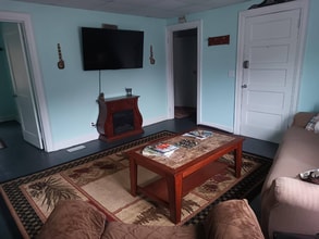 305 Maywood Ave W in Clendenin, WV - Building Photo - Building Photo