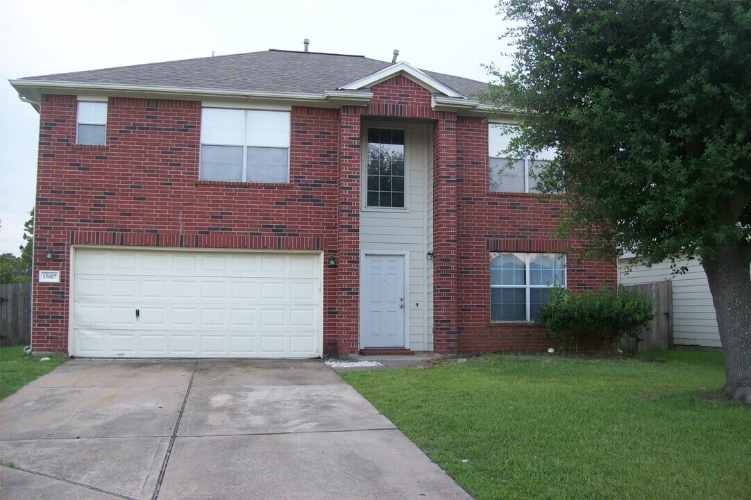 15007 Kingsbridge Way in Houston, TX - Foto de edificio