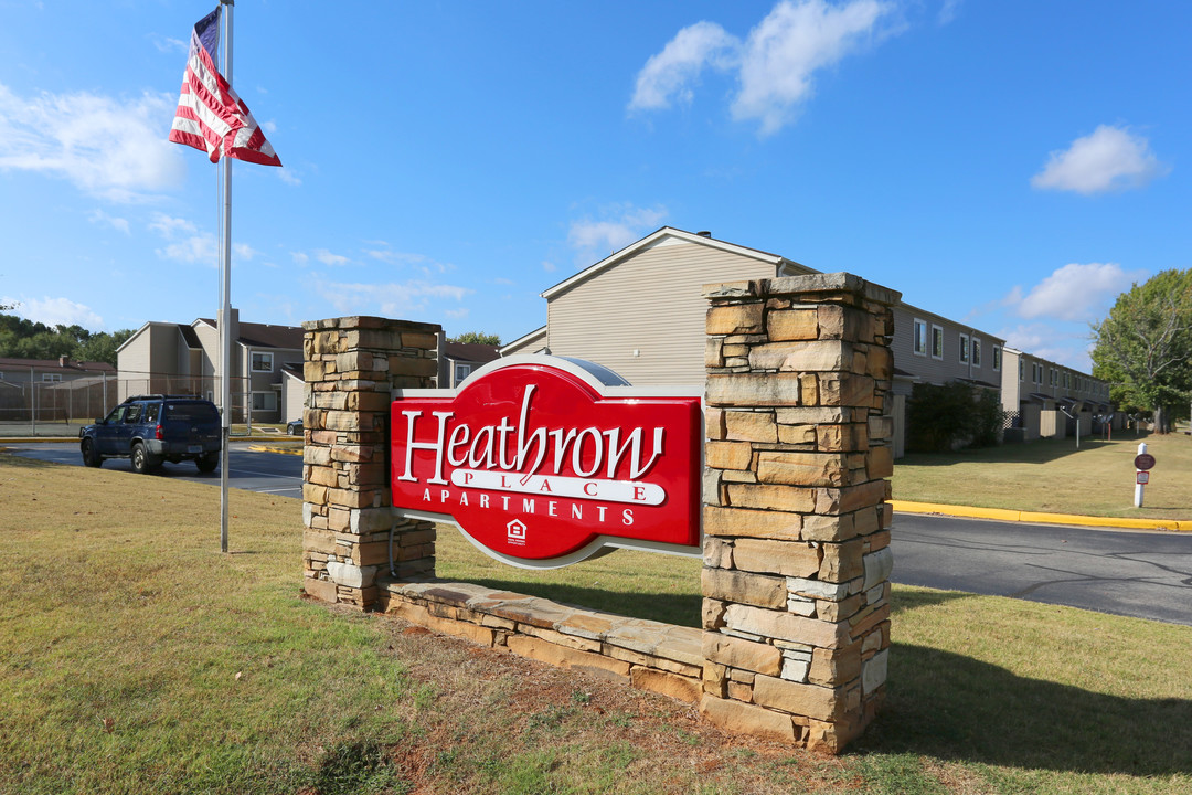 Heathrow Place in Florence, AL - Building Photo