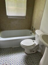 405 Meadow Moss Rd in Jackson, MS - Foto de edificio - Building Photo