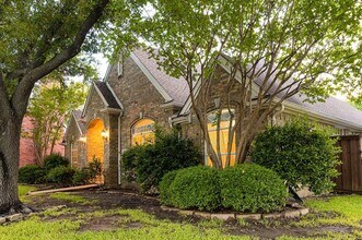 9611 E Oaks Ln in Irving, TX - Building Photo - Building Photo