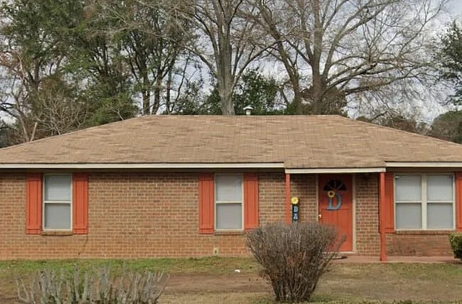 property at 2711 Astoria Dr