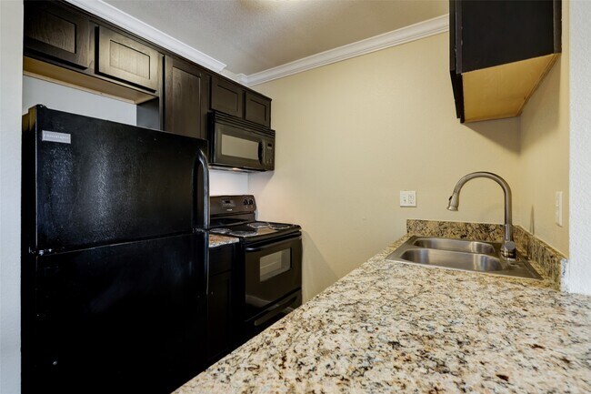 property at 2006 W 43rd St