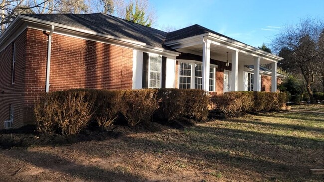 924 Forest Ln in South Hill, VA - Building Photo - Building Photo