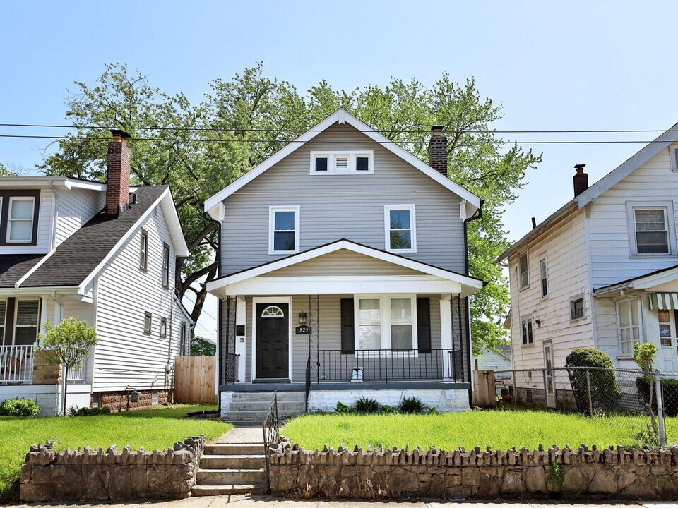 825 Reinhard Ave in Columbus, OH - Building Photo