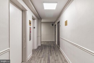 2101-17-2117 Chestnut St, Unit 1608 in Philadelphia, PA - Building Photo - Building Photo