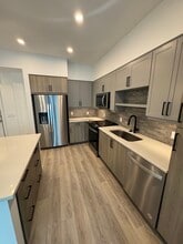 47 NW 30th St, Unit A3 in Miami, FL - Building Photo - Building Photo