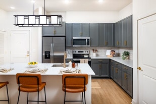 Marlowe Brookwood in Austell, GA - Building Photo