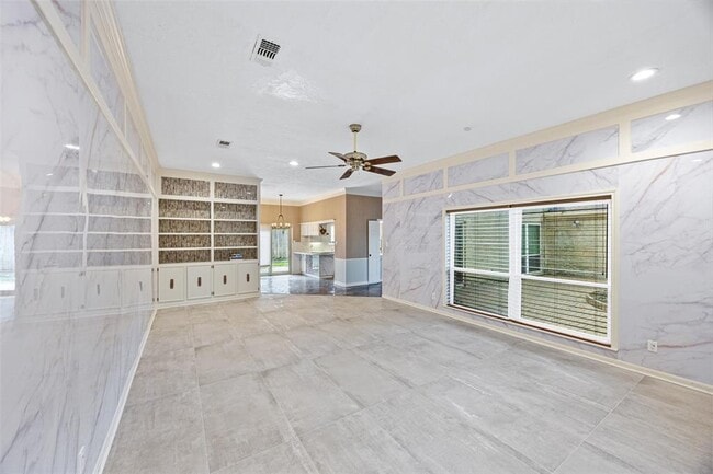 10703 Cypresswood Dr in Houston, TX - Building Photo - Building Photo