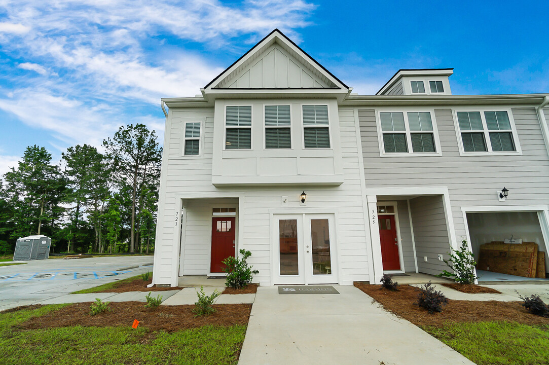 Harmon Foxbank in Moncks Corner, SC - Building Photo