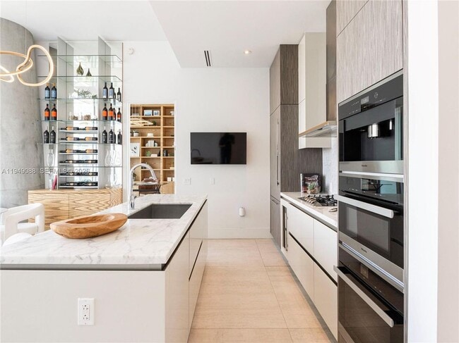 2669 S Bayshore Dr in Miami, FL - Building Photo - Building Photo