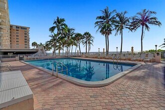 1051 Hillsboro Mile in Hillsboro Beach, FL - Building Photo - Building Photo