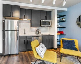 611 Commerce St in New Orleans, LA - Building Photo - Building Photo