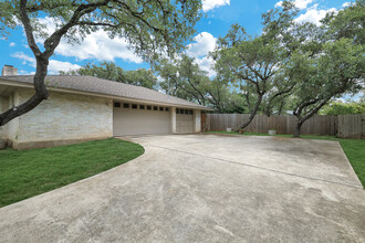 504 Sagecrest Dr in San Antonio, TX - Building Photo - Building Photo