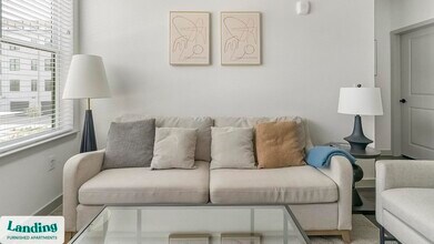 91 Jensen Dr, Unit 5111 in Houston, TX - Foto de edificio - Building Photo