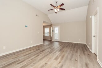 1328 E Nir Shreibman in La Vergne, TN - Building Photo - Building Photo