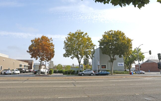 Equinox in Palo Alto, CA - Foto de edificio - Building Photo