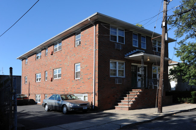 1 Cedar St in Perth Amboy, NJ - Building Photo - Building Photo