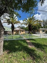 113 SE 4th St in Hallandale Beach, FL - Building Photo - Building Photo