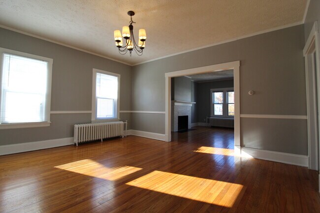 126 Dover Rd in West Hartford, CT - Building Photo - Building Photo
