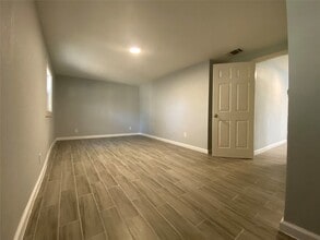 4802 Burma Rd in Houston, TX - Building Photo - Building Photo