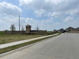 5005 Vly Frg Dr in Denton, TX - Building Photo