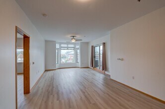301 Harbour Town Dr in Madison, WI - Building Photo - Building Photo