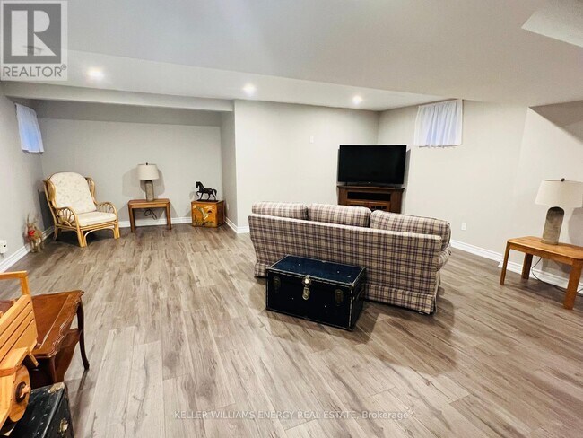 63 Inglewood Pl in Whitby, ON - Building Photo - Building Photo